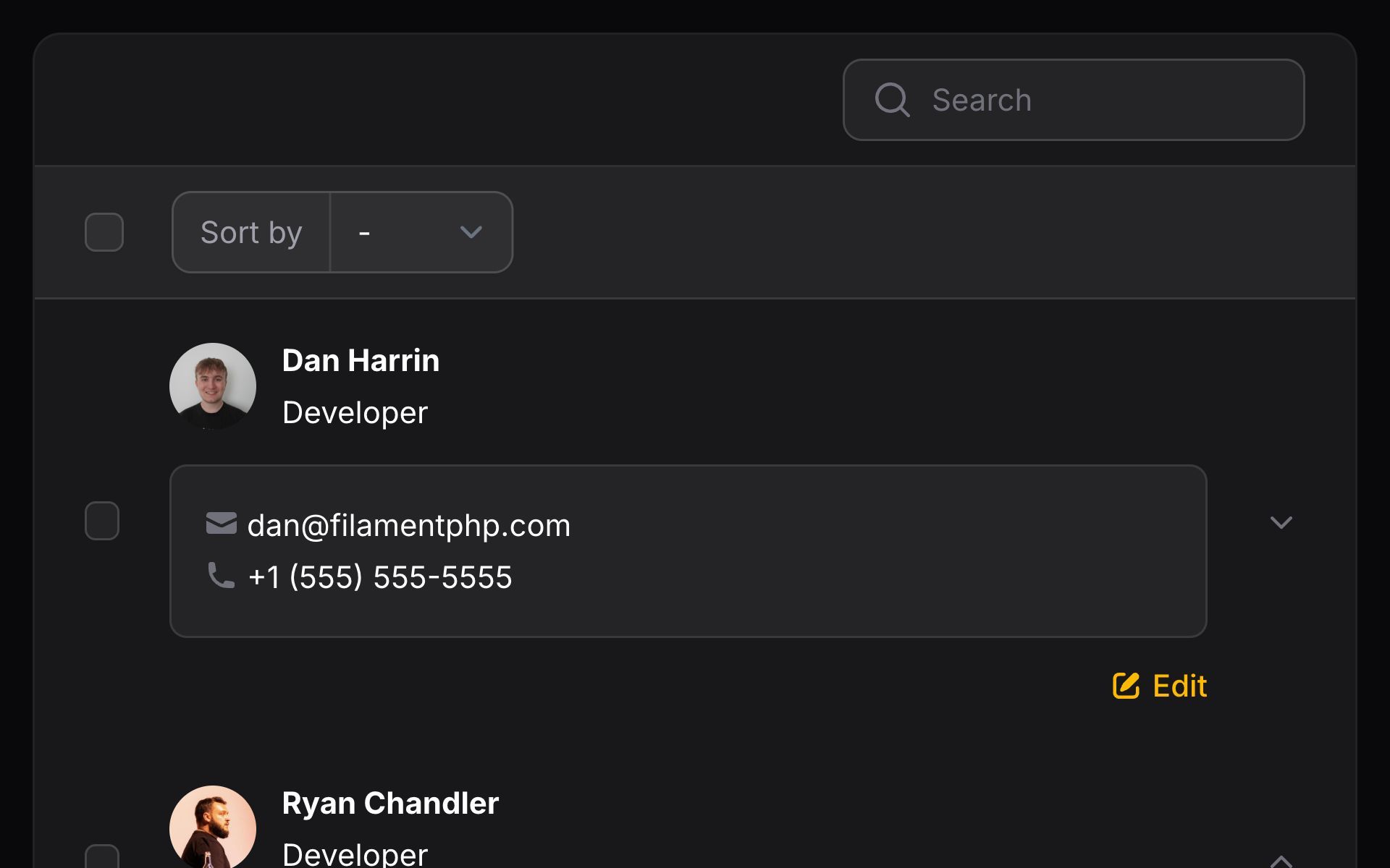 Table with responsive layout on mobile