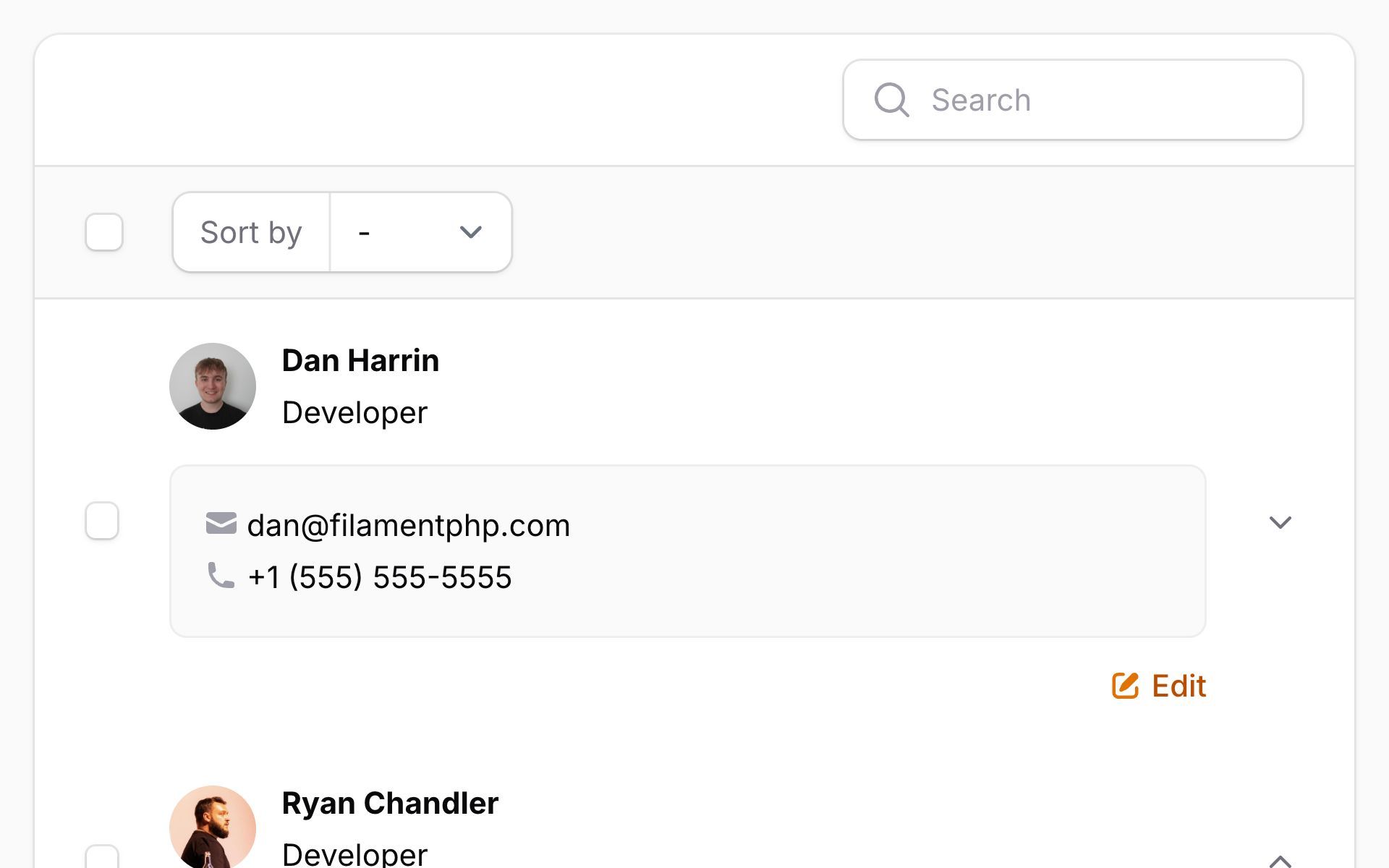 Table with responsive layout on mobile